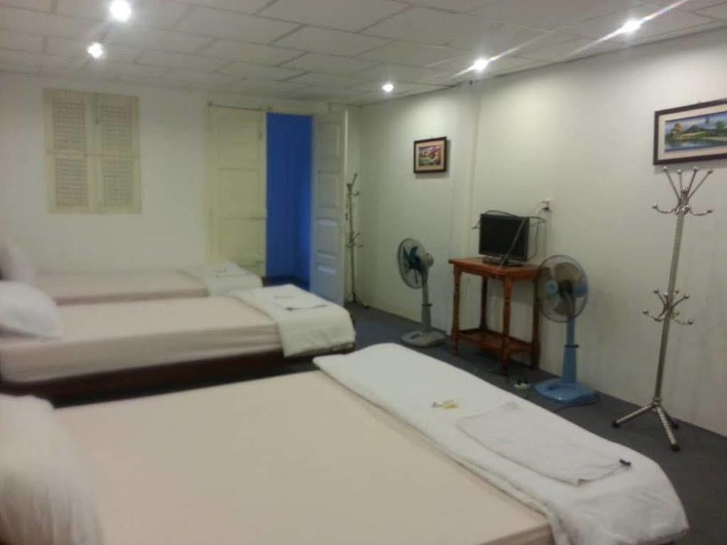 Blue Home Villa 2 Phnom Penh Bagian luar foto